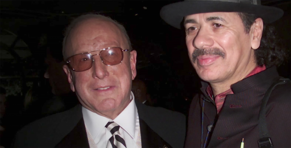 Il produttore musicale Clive Davis e il chitarrista Carlos Santana