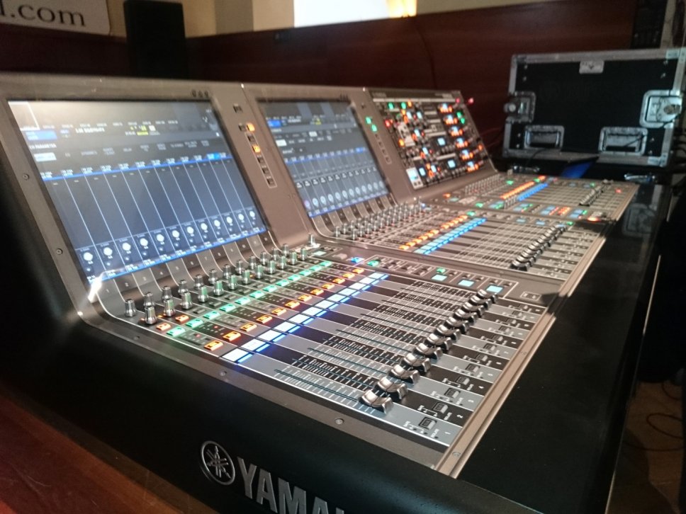 Yamaha presenta la mixing console per i live Rivage PM7