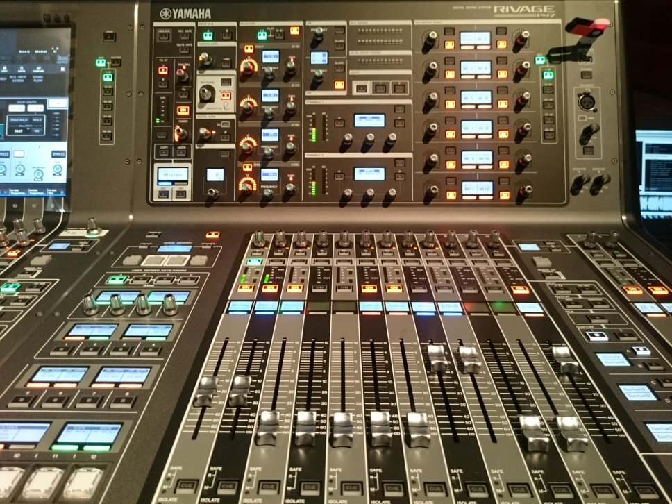 Yamaha presenta la mixing console per i live Rivage PM7