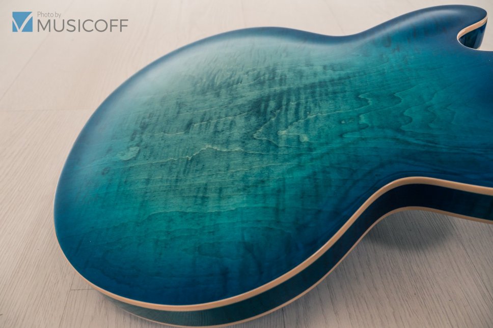 Le onde sonore della Gibson Memphis ES-335 Aquamarine