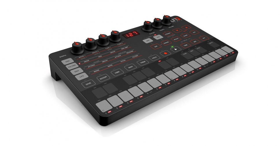 IK Multimedia UNO synth