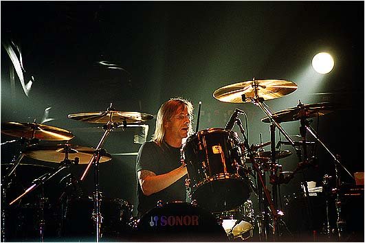 1996, uno dei più celebri batteristi rock Sonor, Phil Rudd degli AC/DC