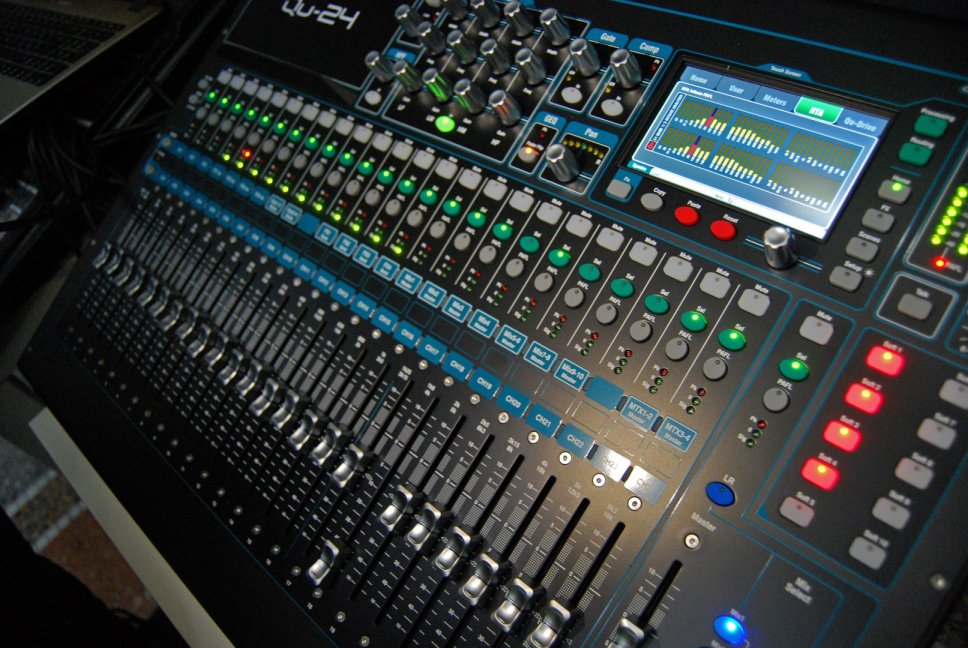 Allen & Heath Qu-24