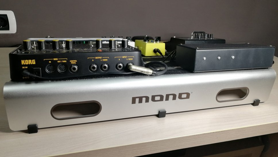 MONO Medium Pedalboard