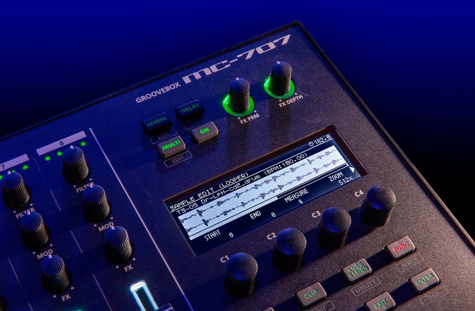 Roland MC-707 GROOVEBOX