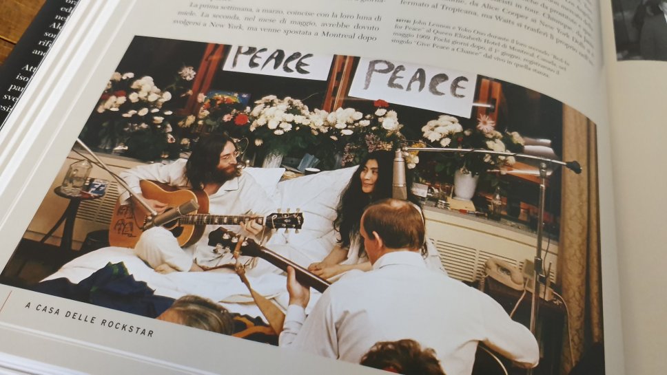 John Lennon e Yoko Ono al Queen Elisabeth Hotel di Montreal