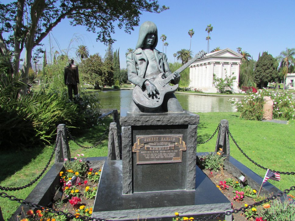 Una statua commemorativa di Chris Cornell a Seattle