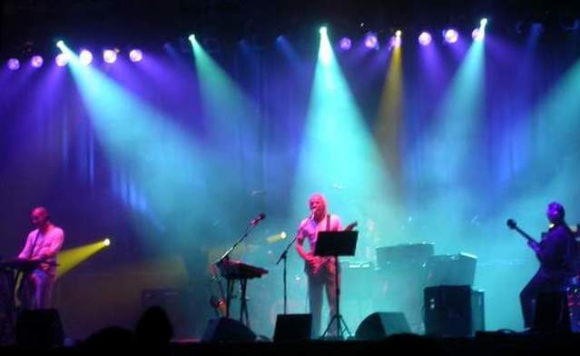 King Crimson dal vivo al Dour Festival 2003