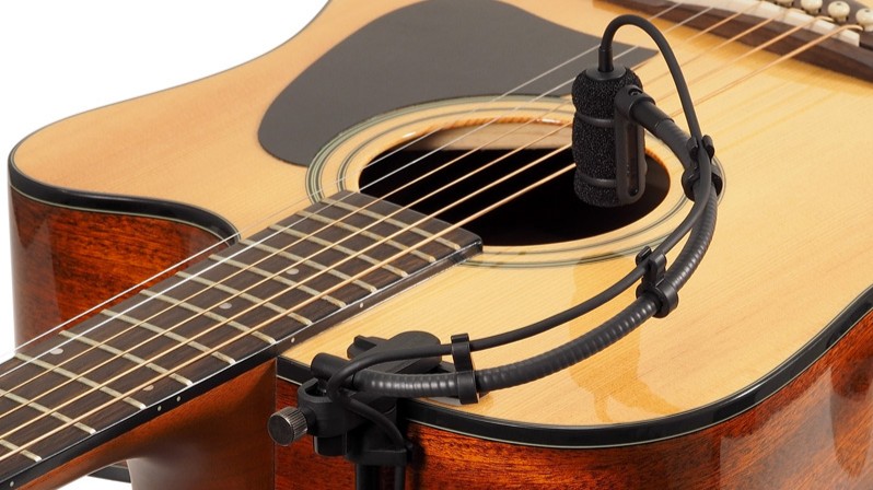 La via più semplice per amplificare la chitarra acustica