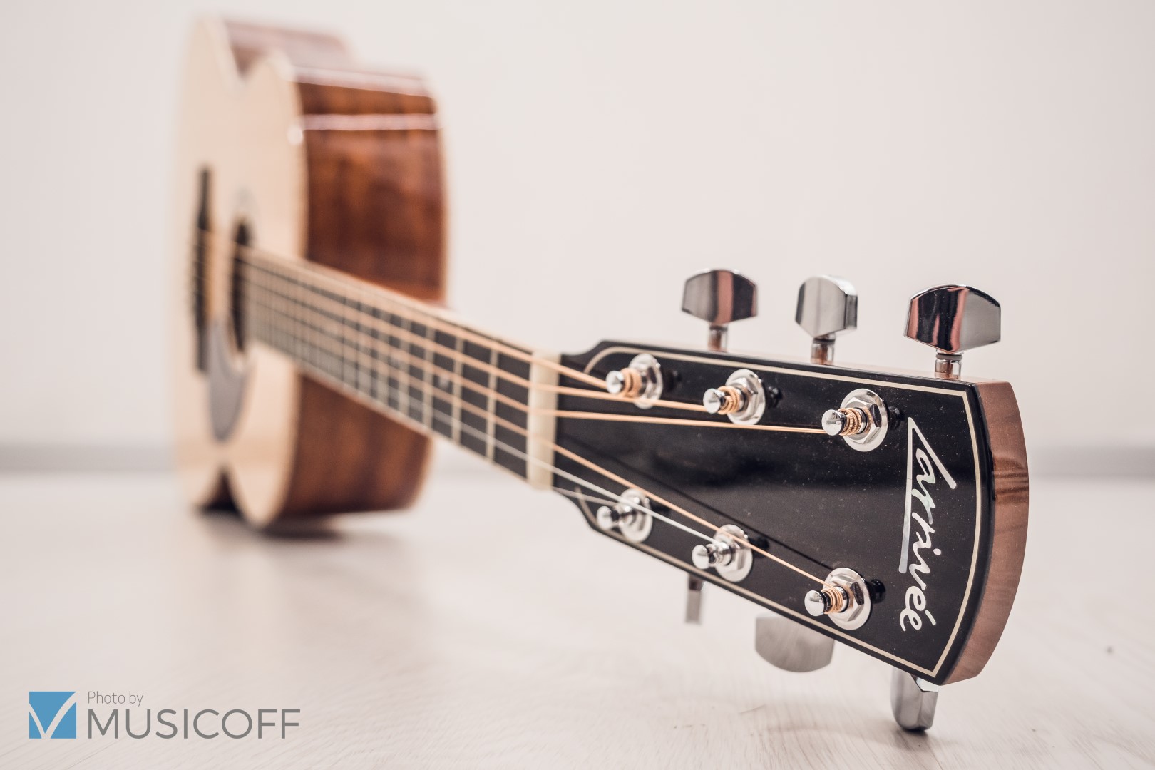 Una chitarra acustica Larrivée dal suono orchestrale