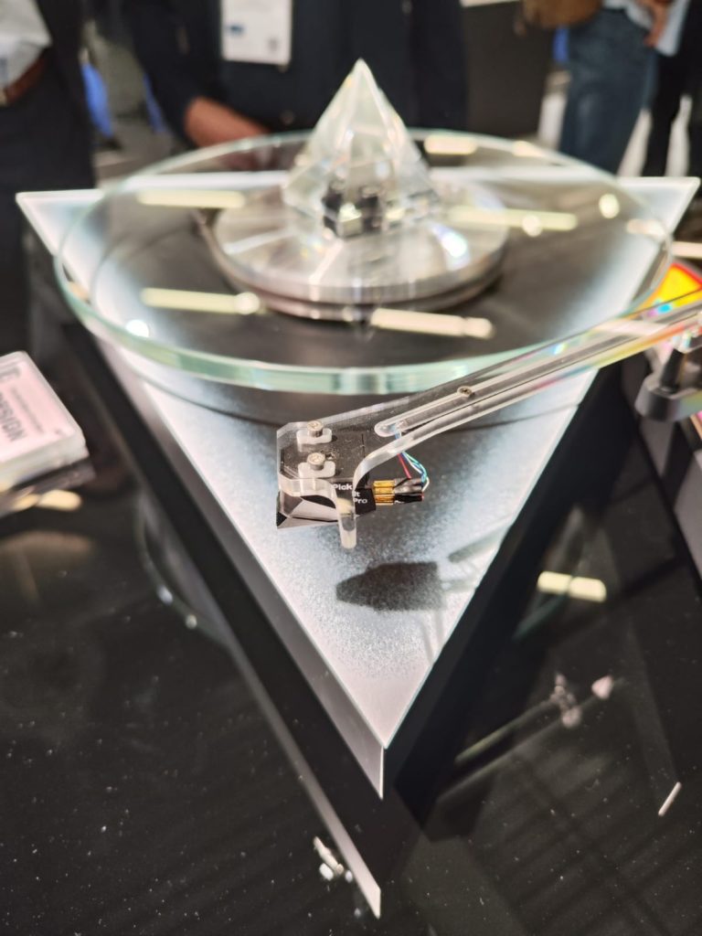 pro-ject The Dark Side Of The Moon Special Edition Turntable