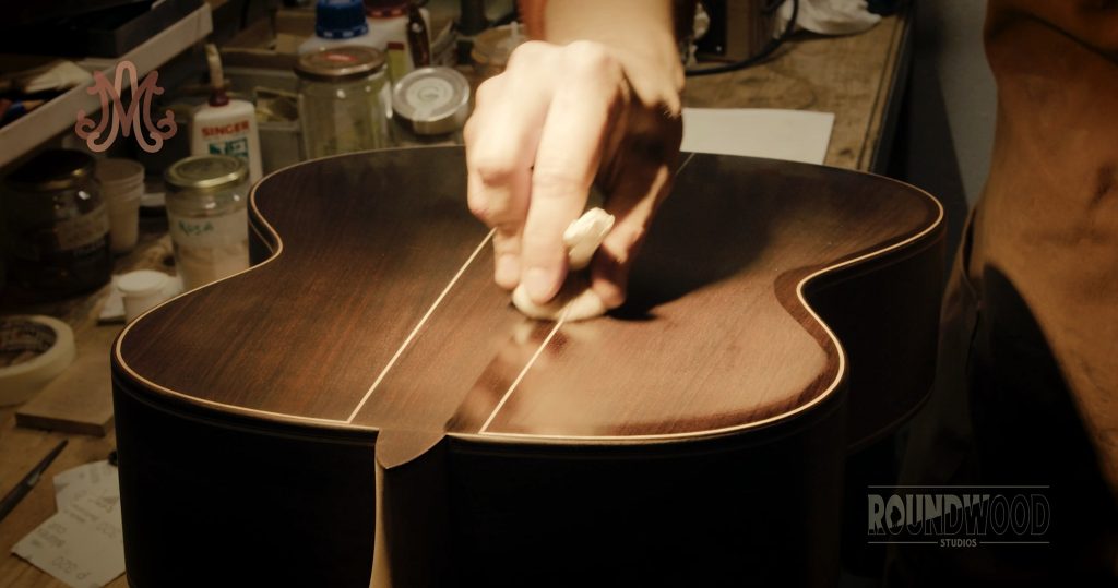 Chitarra di liuteria e rapporto con il liutaio