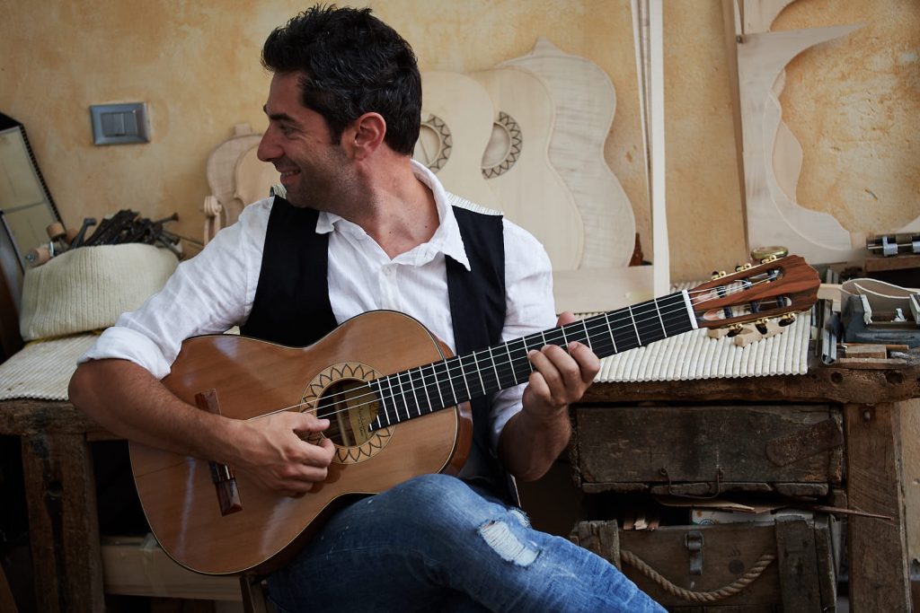 Matteo Crotti: trent'anni tra legno e musica, dalla campagna di Reggio Emilia alla medaglia d'oro Anlai