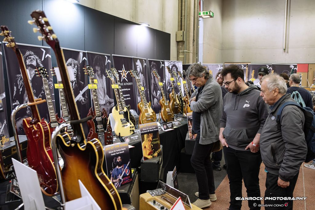 Vintage Guitar Show