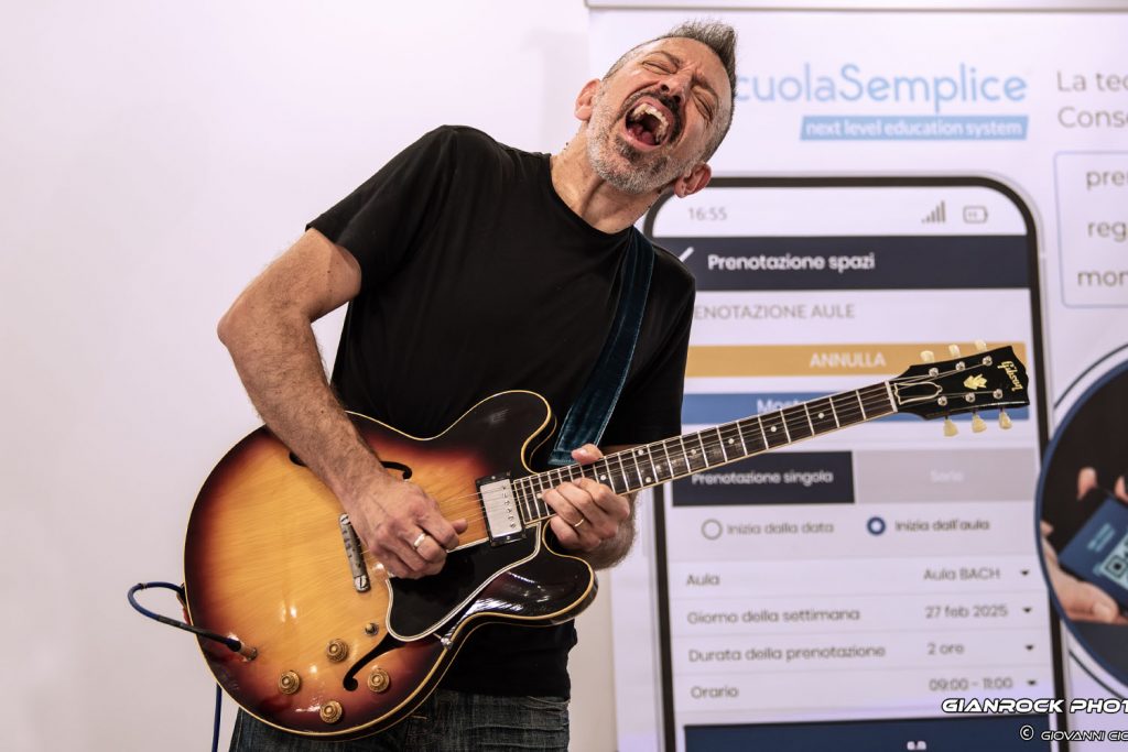 Vintage Guitar Show