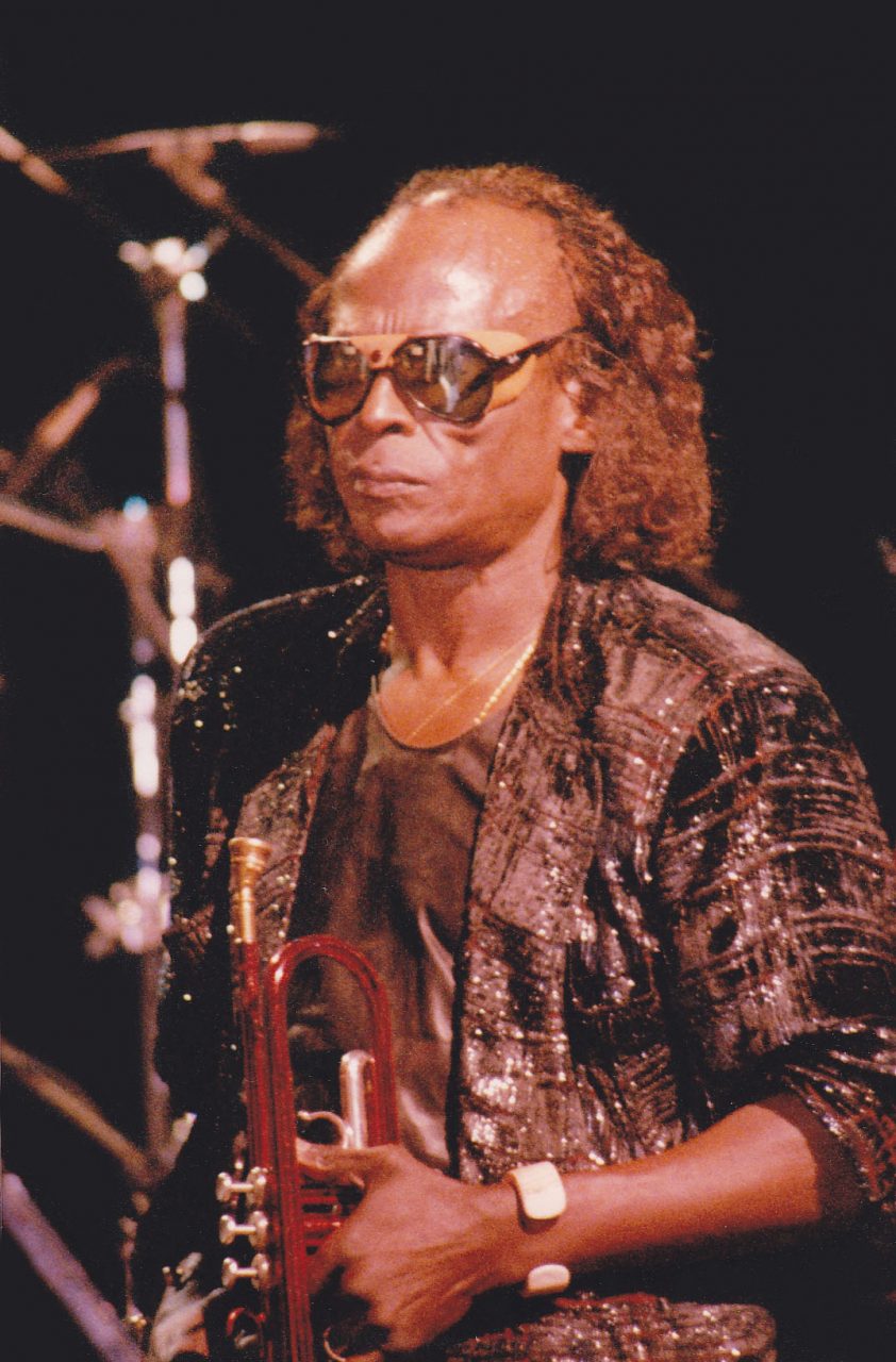 Primo piano di Miles Davis in concerto a Strasburgo, 1987