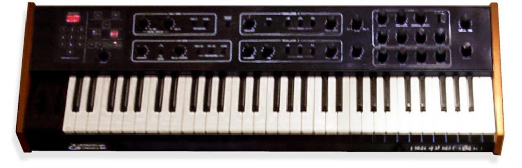 Il Sequential Circuits Prophet-600 ripreso di tre quarti, primo strumento musicale dotato di porte MIDI