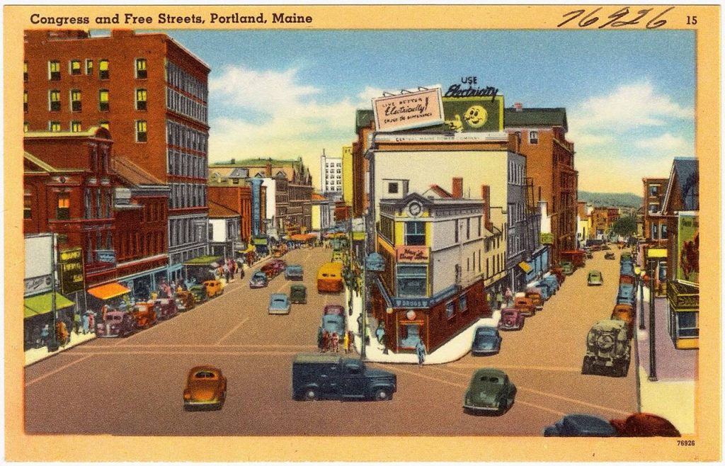 Congress Street a Portland, nel Maine, in una veduta dei primi decenni del Novecento con insegne di negozi e tram