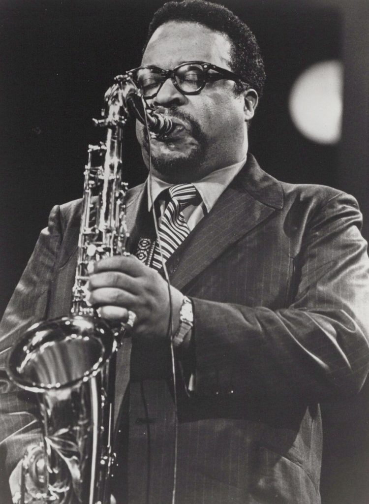 Il sassofonista Gene Ammons ritratto in una foto promozionale del 1971
