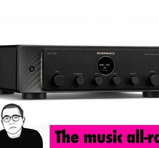 Marantz Model 40n in finitura nera, vista frontale di tre quarti con display centrale e manopole di controllo