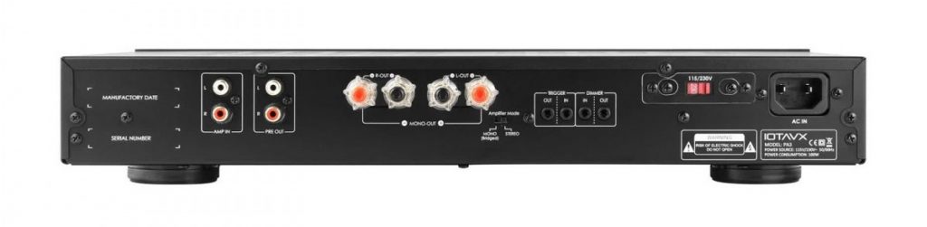 Il retro del PA3, con gli ingressi dedicati alla sezione finale e le connessioni necessarie per il funzionamento stereo o bridged.