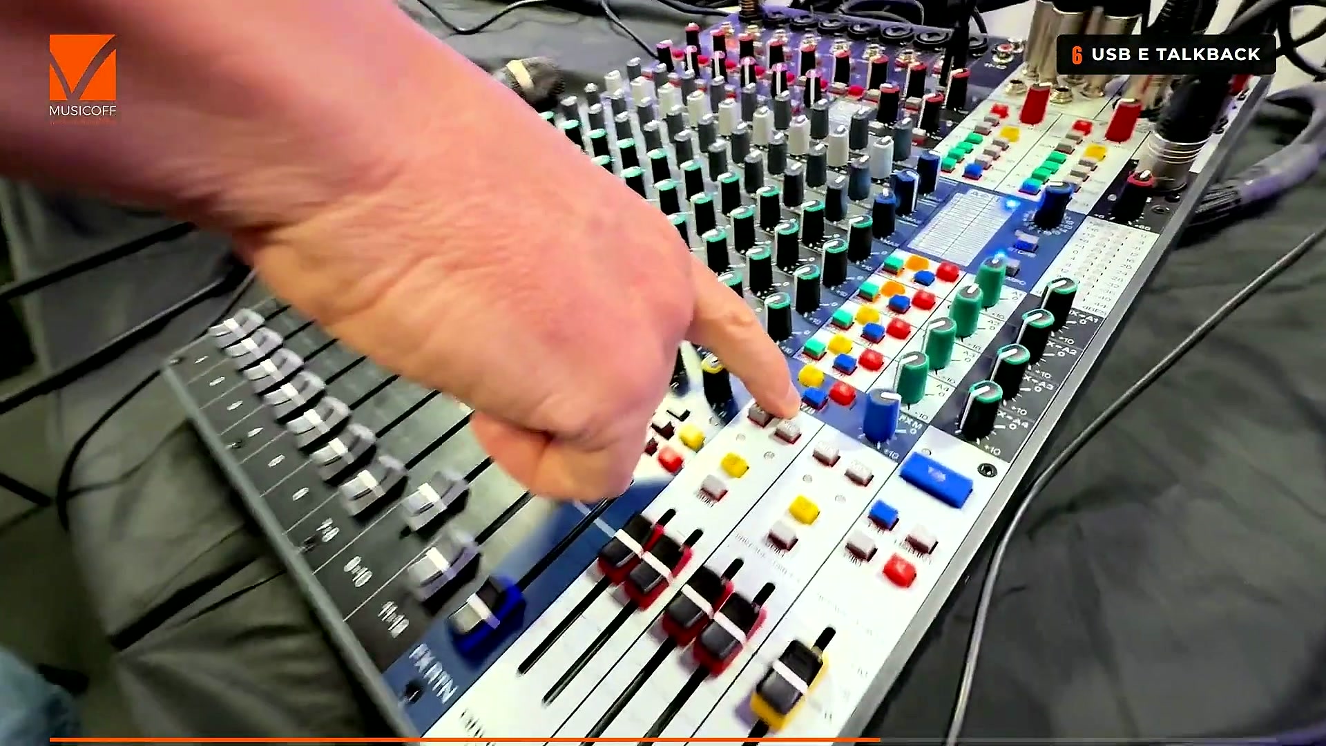 La sezione USB-C, monitoraggio e talkback della Soundcraft Signature Plus