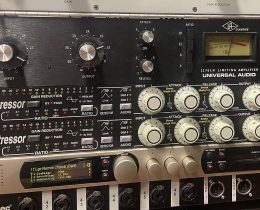 Rack da studio con un Teletronix LA-2A, un Universal Audio 1176LN, due Empirical Labs Distressor e un processore Lexicon