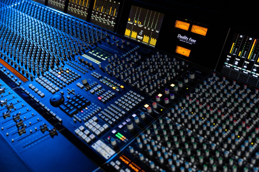Console Solid State Logic Duality in uno studio di registrazione professionale
