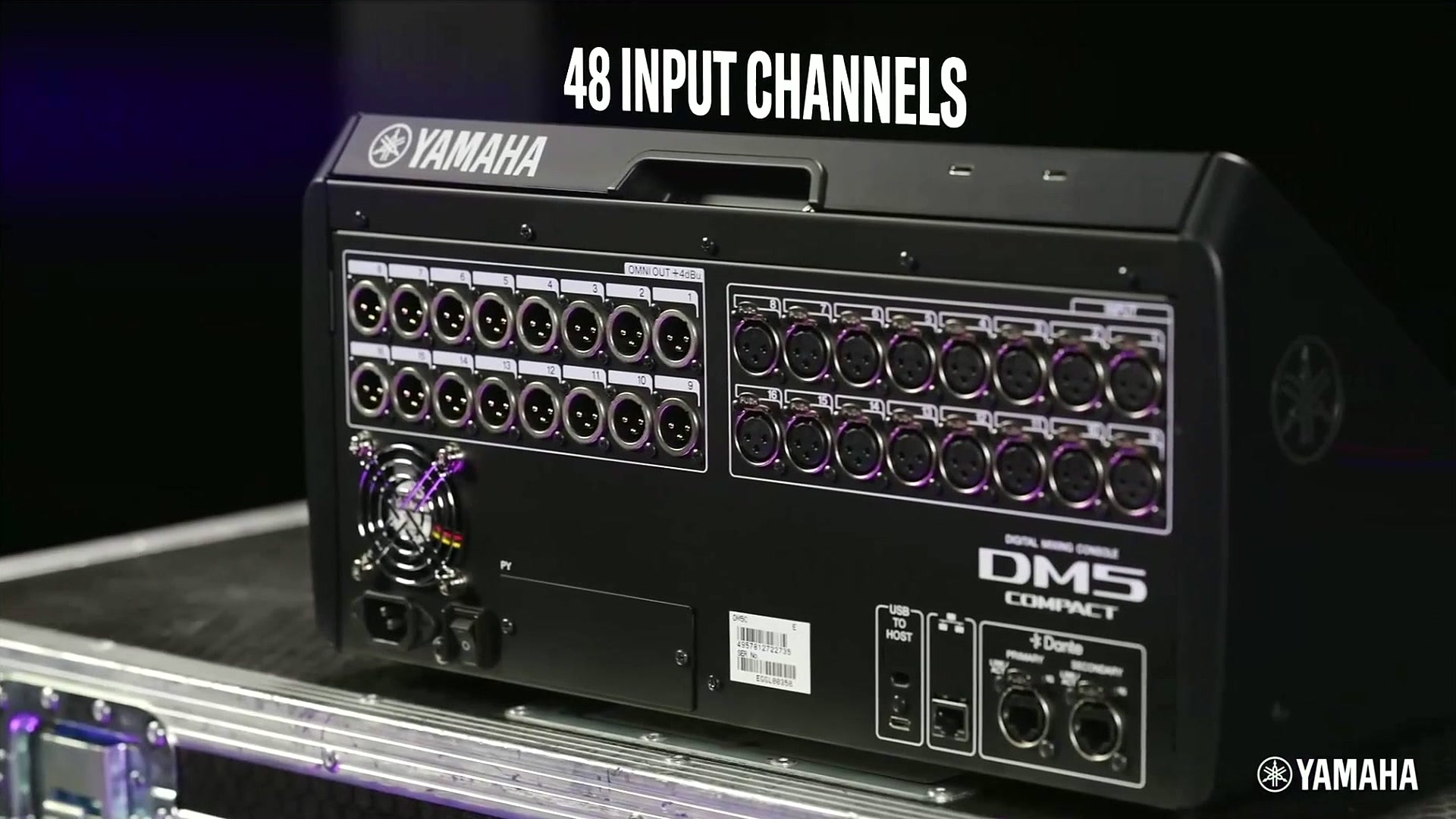 Il pannello posteriore della Yamaha DM5 Compact con i connettori XLR e le porte Dante